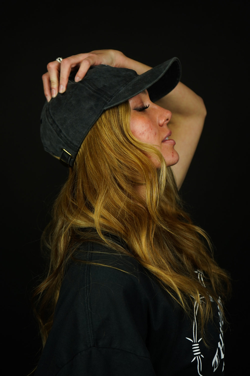 BARBED HEART CAP ACID WASH