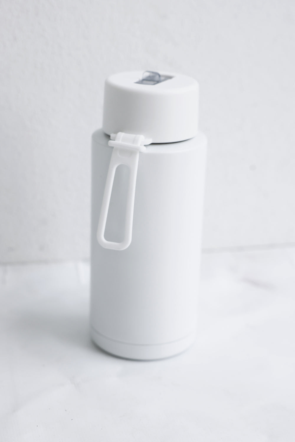 WHITE CERAMIC 1L DRINK BOTTLE