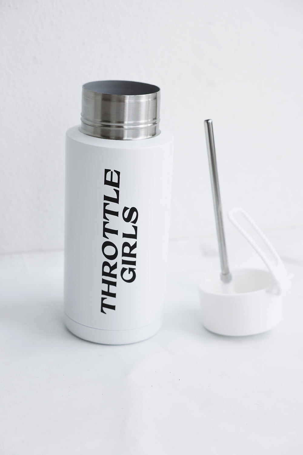 WHITE CERAMIC 1L DRINK BOTTLE